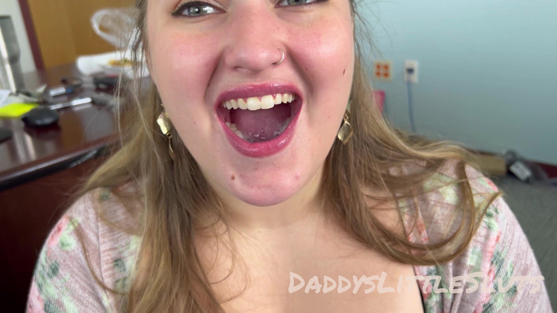 DaddysLittleSluts: Bbw-vrouw pijpbeurt op het werk