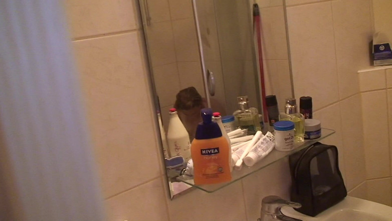 All Those Girlfriends: Daryn își fute pizda cu degetul în timp ce face duș