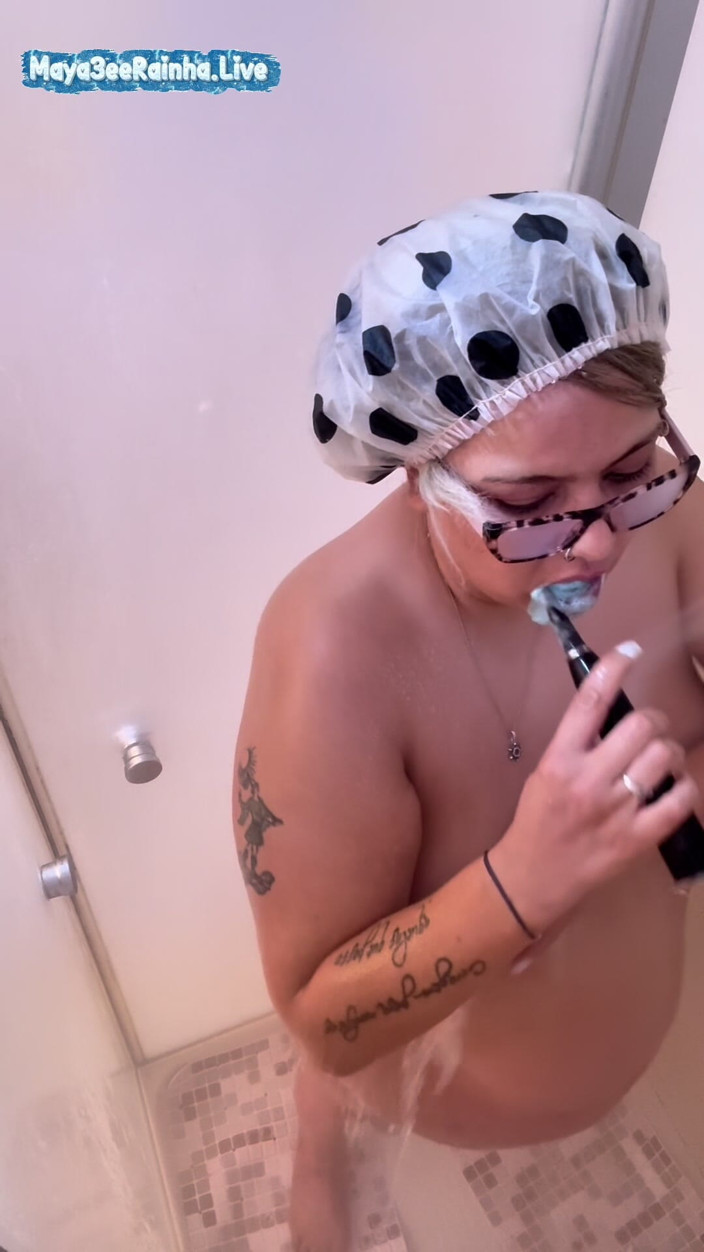 Goddess Maya3ee Rainha: Sflaczała brazylijska BBW milf bogini lathering w zaparowany prysznic