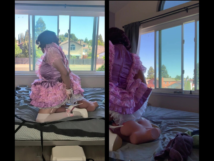 Sissy Candy: Горничная в розовом атласе сисси скачет на своей игрушке для секс-куклы в замке