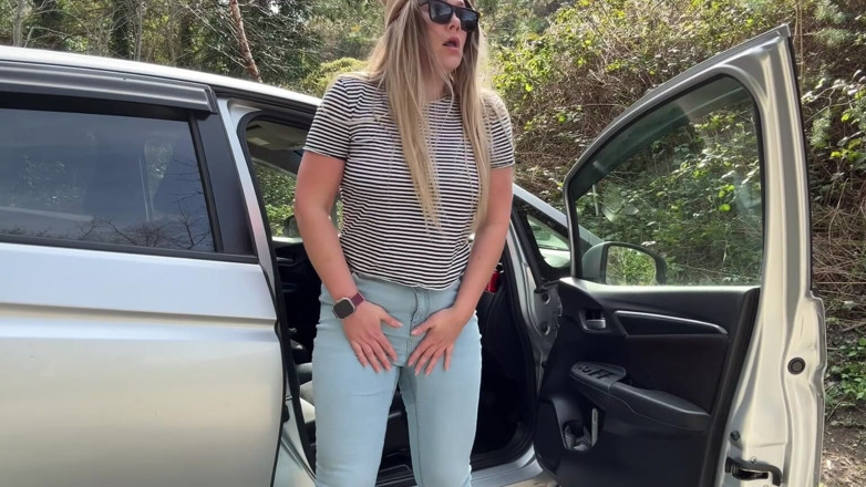 Emma Voyeur: Esperando a Mi Amigo Pero No Pude Aguantar Y Mojar...
