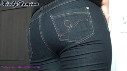 KinkyDomina: Rosa Stiletto Nails acariciando bunda sexy em jeans