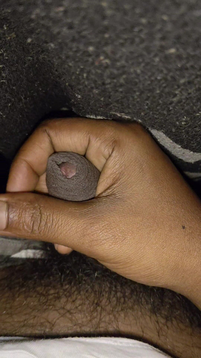 sureshFeb7: Ragazzo si masturba da solo