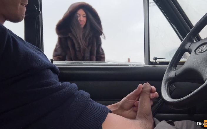 Dis Diger: Nieznajomy dał mi ręczną robotę przez okno samochodu na parkingu