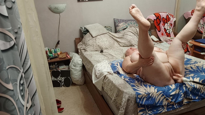 Zona901: 性爱机器操继母多汁的阴户