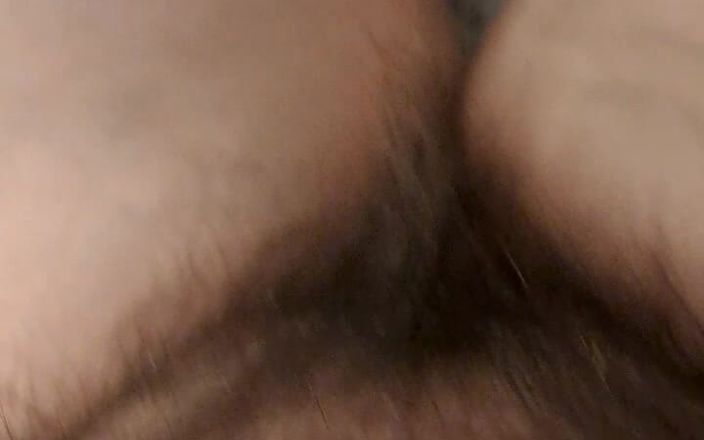 Mommy big hairy pussy: Pizda grasă a unei mame sexy foarte păroase
