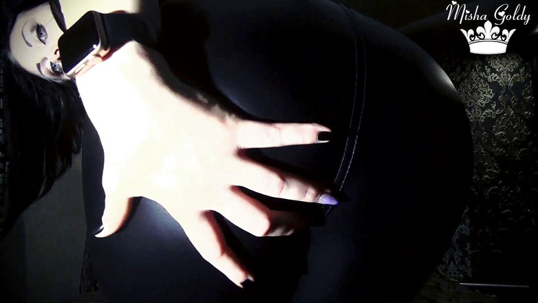 Goddess Misha Goldy: Ejaculează în gâtul vrăjitoarei sexy și fii înghițit, fetiș!