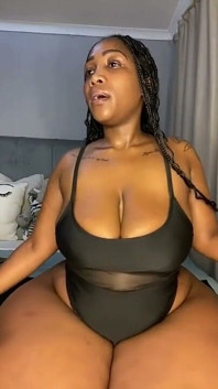 Gorda rabuda grandona striptease &buceta