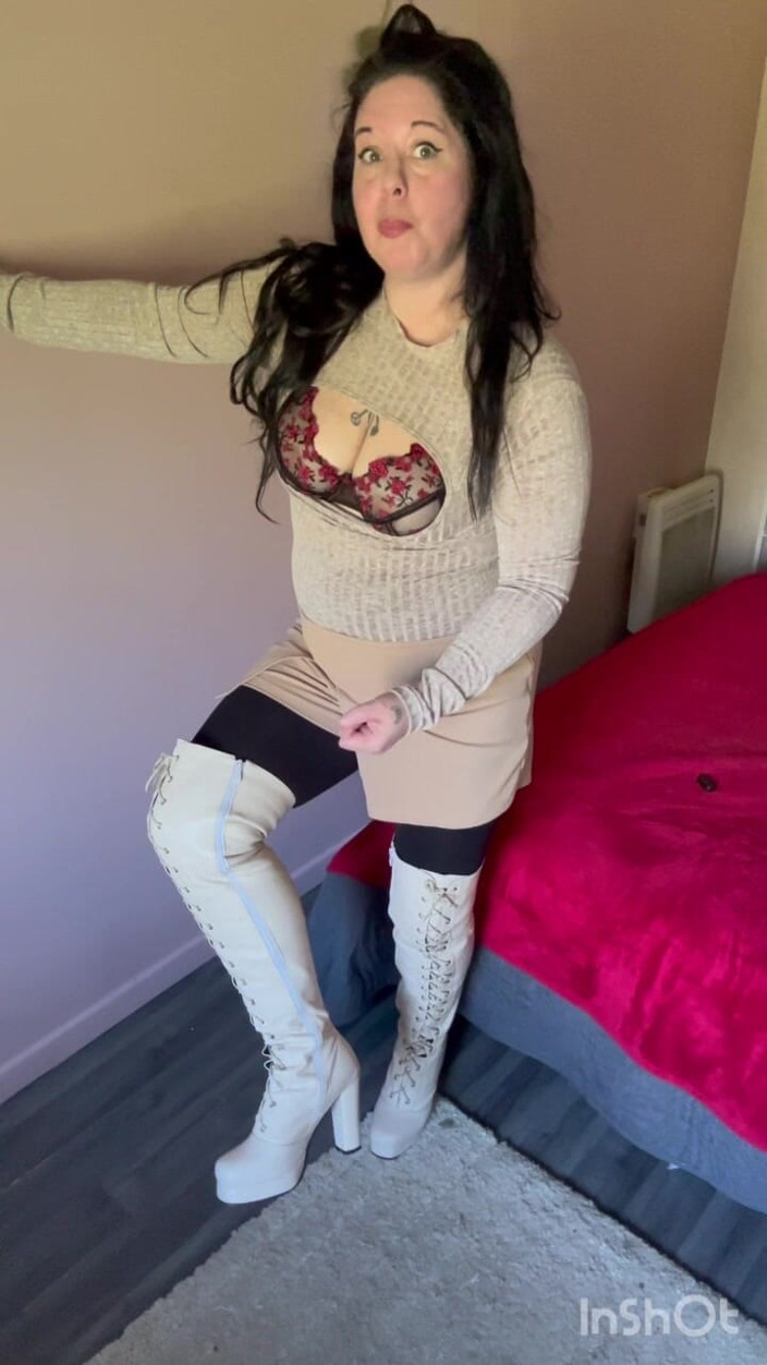 Maitresse Clara: JOI cum di sepatu bot setinggi paha saya