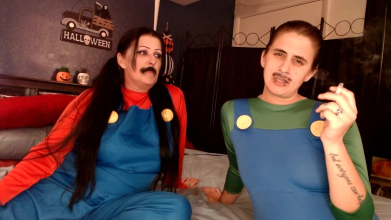 Abby Anna: Halloween Cosplaying rökpaus