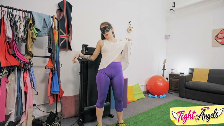 Tight Angels: Princess 002 - Tight-angels - PAWG Perfectie! Gezwollen tepels! Schuddende ronde kont! Blauwe...
