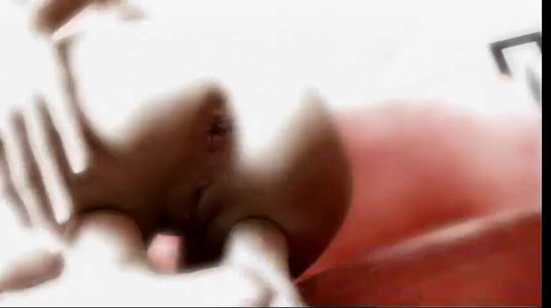 Anal seduction: Alla splendida ragazza piace quando i suoi buchi bagnati vengono...