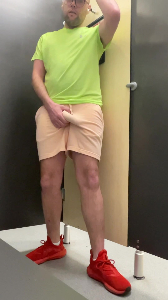 Buggiesmugglr: Excitée Après Le Plaisir À La Gym