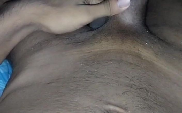 Deshi boys: Bangladeşli deshi çocuk evde yalnızken büyük yarağını gösteriyor