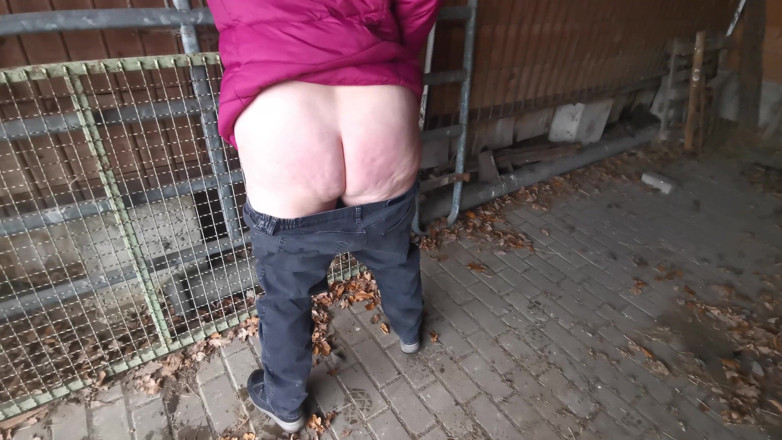 Bouncy Tits Action: Tyłek i cycki w naturze