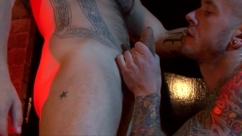 UK Naked Men: Krash 4 - сзади