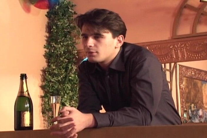 Planete Francaise: Nejžhavější anální šukání s lákavou francouzskou panenkou