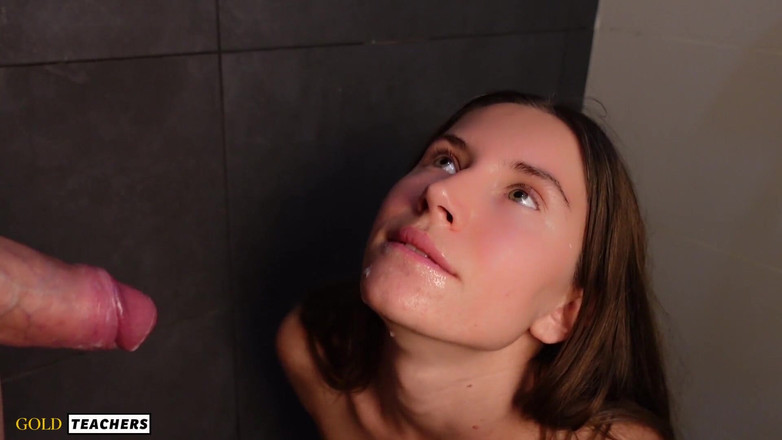 GoldTeachers: Drsné šukání děvky ve sprše