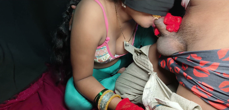 DESI PARO: Hermanastra follando duro anal