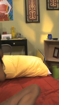 Monica Foster est vraiment sexy pour coucher avec une bite noire