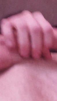 Une ado sexy branle sa bite du matin