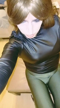 Masturbating with Leggins