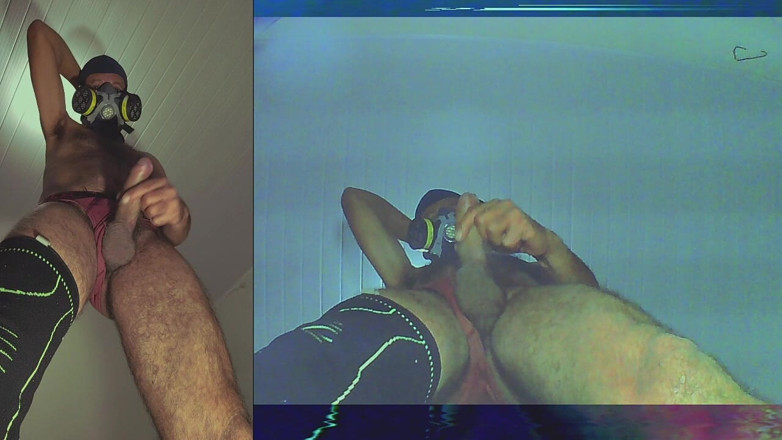 Stink HairyMale: Jockstrap, ชุดชั้นในสีแดง, หน้ากากป้องกันแก๊สพิษและหมวกกันน็อก