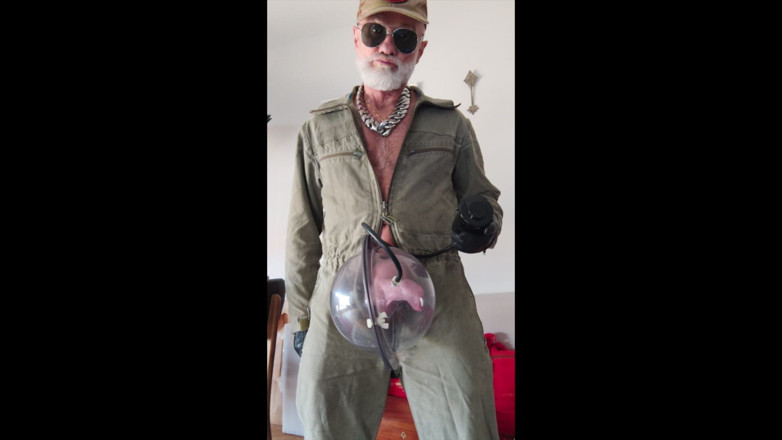MusclesCigarsFFPig: Papa raucht und pumpt