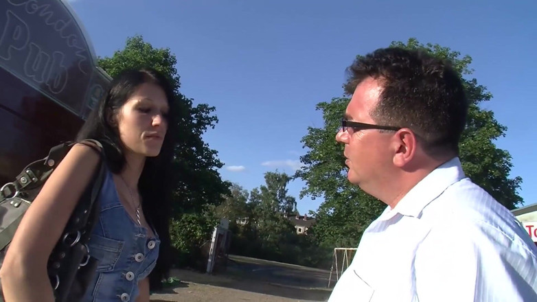 Nightclub Amateur Series: Roztomilá brunetka je vyzvednuta a ošukaná