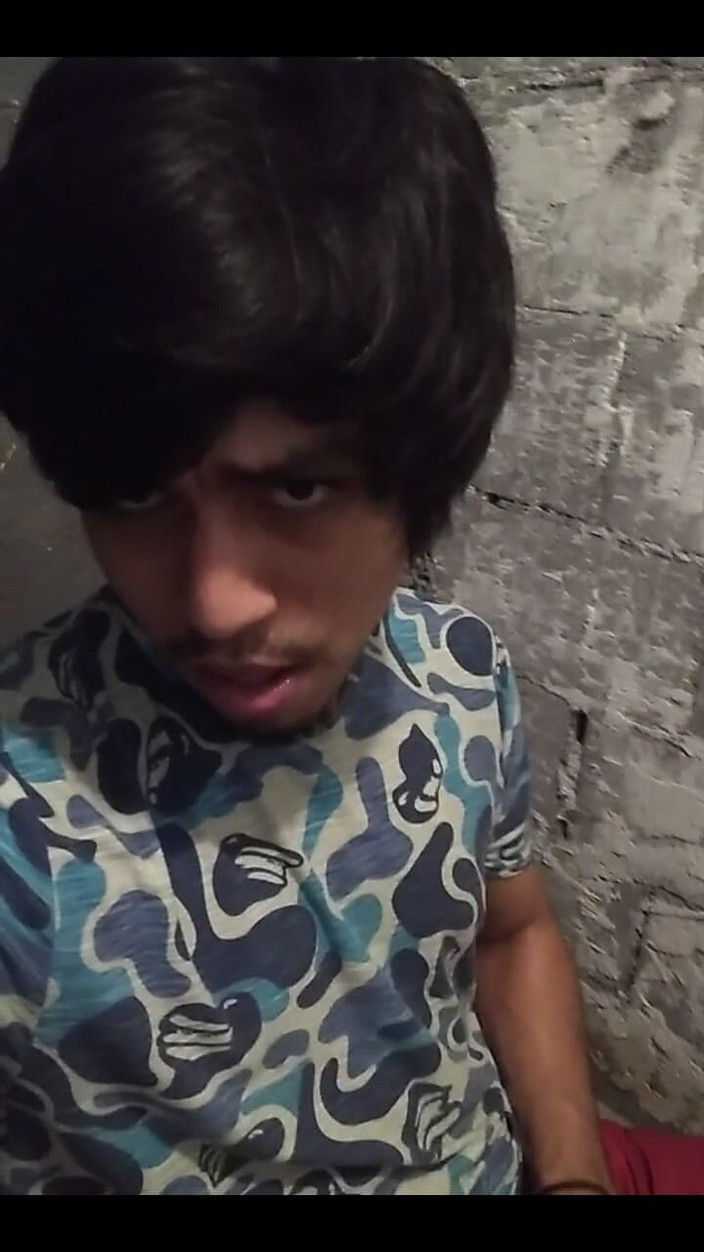 AlexAlejandro13: Kamu mau mencicipi susuku nggak?