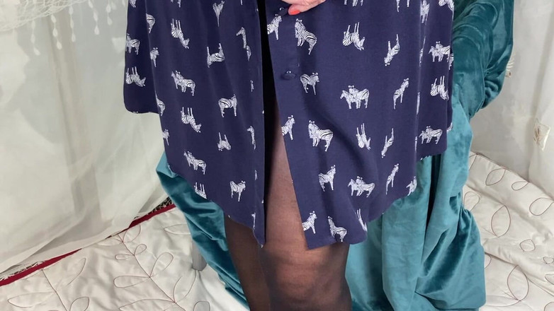 Mr MF: Mevrouw rijpe voeten strippend naar hem Indisch