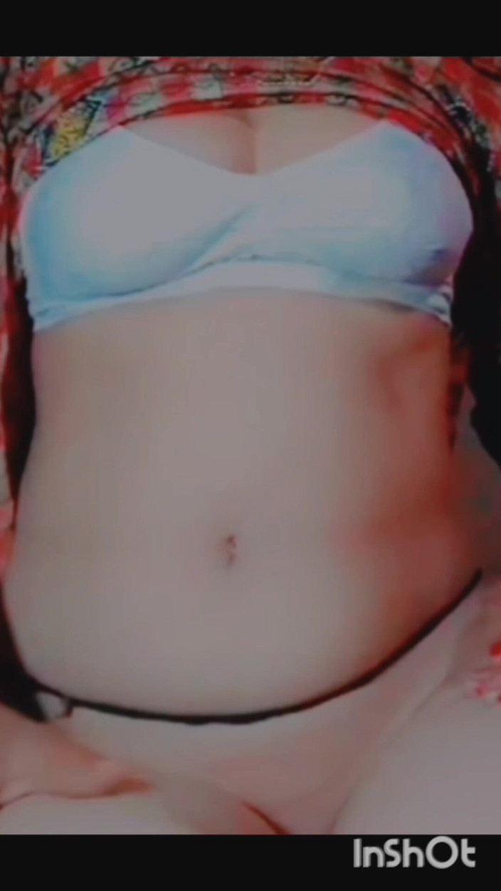 TricolorMusic3: Mms Video of Desi Indian Delhi Lady Fingering Her Pussy...