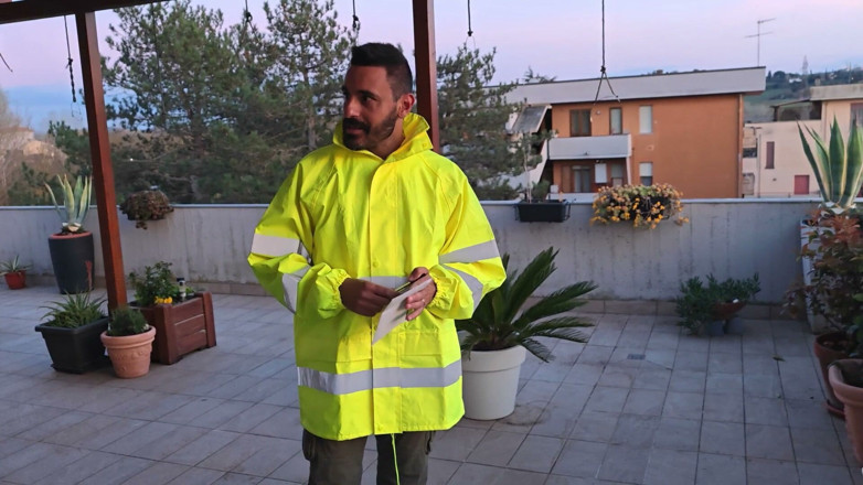 Lupo nero XL: The Delivery Man Join Me to Fuck an Handsome Guy - 1st...