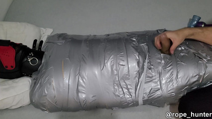 Rope Hunter: Mumifikovaný otrok dostane zničený orgasmus