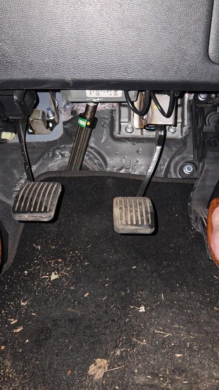 Bella Roma: Fetish kaki mengepam pedal