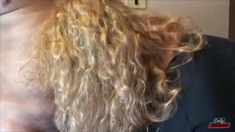 Vere Casalinghe Italia.: Lusty old woman enjoys cocks and toys in her holes
