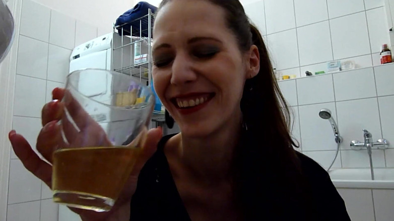 Viktoria Goo: Viktoria Goo - deutsche mädchen sind versaute pissdrinker!