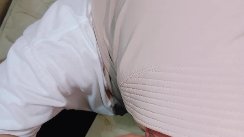 Asian girl videos: Le donne con l'hijab sono molto brave nella masturbazione.