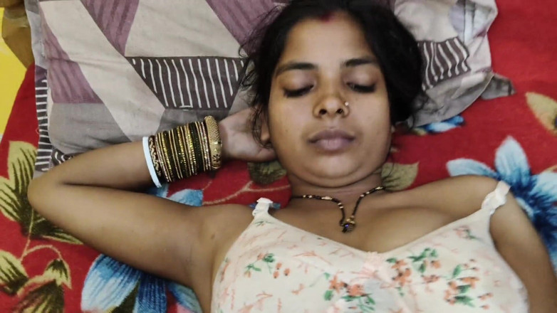 Sonali Sanu: Indická sexy švagrová šuká švagra ve vesnici. Kurva