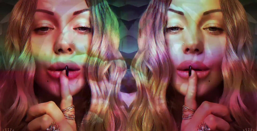 Goddess Misha Goldy: Để lại cuộc sống thực sự của bạn ở phía sau...