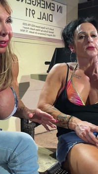 Smokin Hotdebra Dandre en Kandy Sigaretpauze