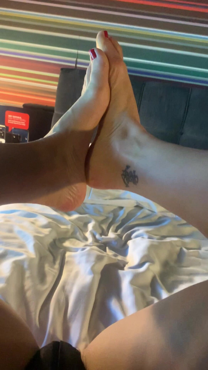 CALLIE ROKS: POV Self Foot Worship