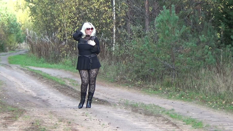 RedRoseRus: Heiße MILF Im Sexy Minikleid