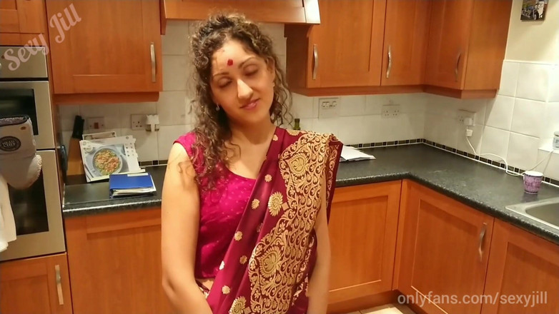 POV_Indian: Indiana em Saree dá com tesão solitário Devar um boquete -...