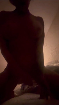 Silhouette styl sólo. Sexivix s její vibií! Mající nelegální obsah