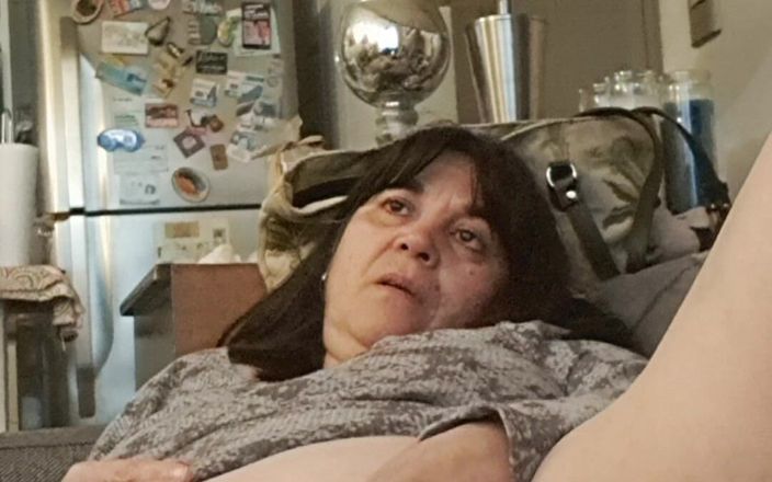 Mommy big hairy pussy: Milfka má ráda banány. Dáme jim palec nahoru.