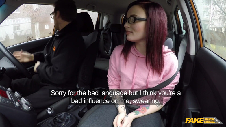 Fake Driving School: โรงเรียนสอนขับรถปลอม - Chloe Carter อเมริกันตัวเล็กซุกซนแก้ผ้าในรถกับ Ryan และขอเย็ดตูดอย่างแรง