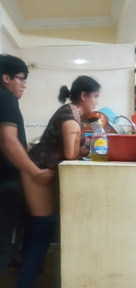 เมดโดนเย็ดขณะล้างจาน