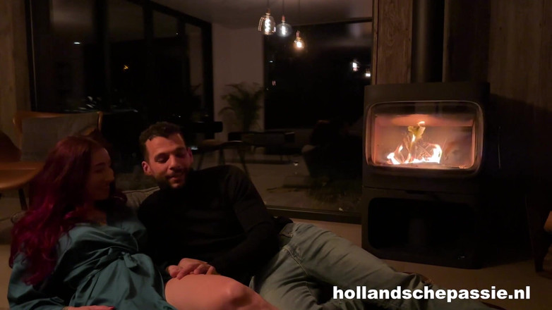 Hollandsche Passie: Întâlnire sexuală romantică lângă șemineu - Hollandschepassie