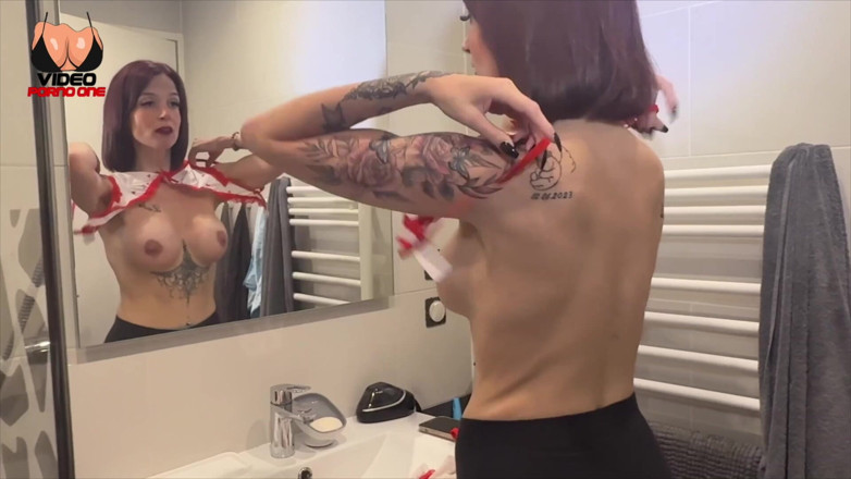 Video Porno One: K narozeninám mé ženy pozvuji kamarádku, aby ji společně rozebrala!